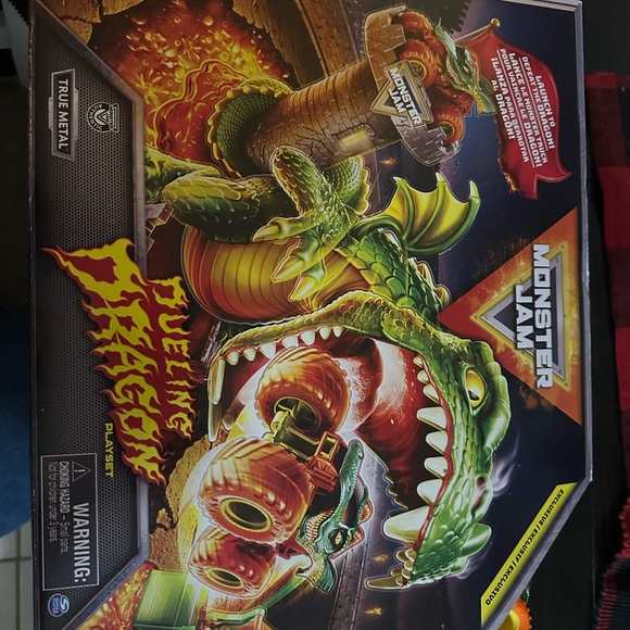 Monster Jam, Dueling Dragon Playset with Exclusive Dragon Monster Truck - Picture 7 of 7